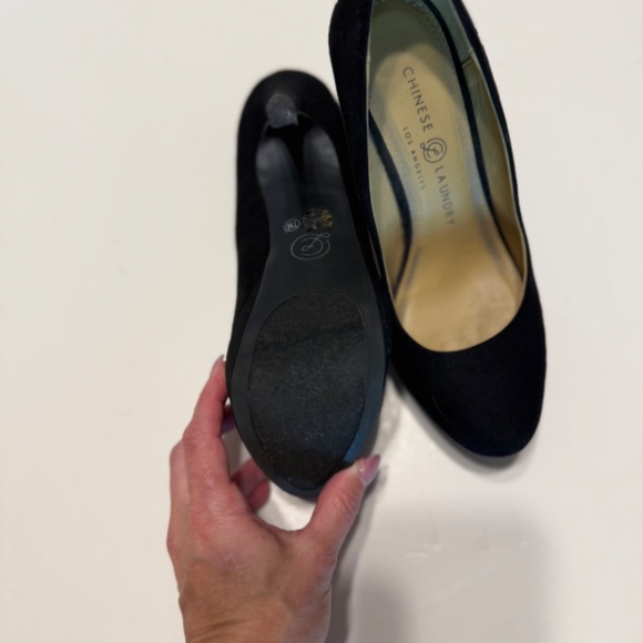 Chinese Laundry Classic Black Heels - 7 - WORN ONCE - Picture 4 of 6